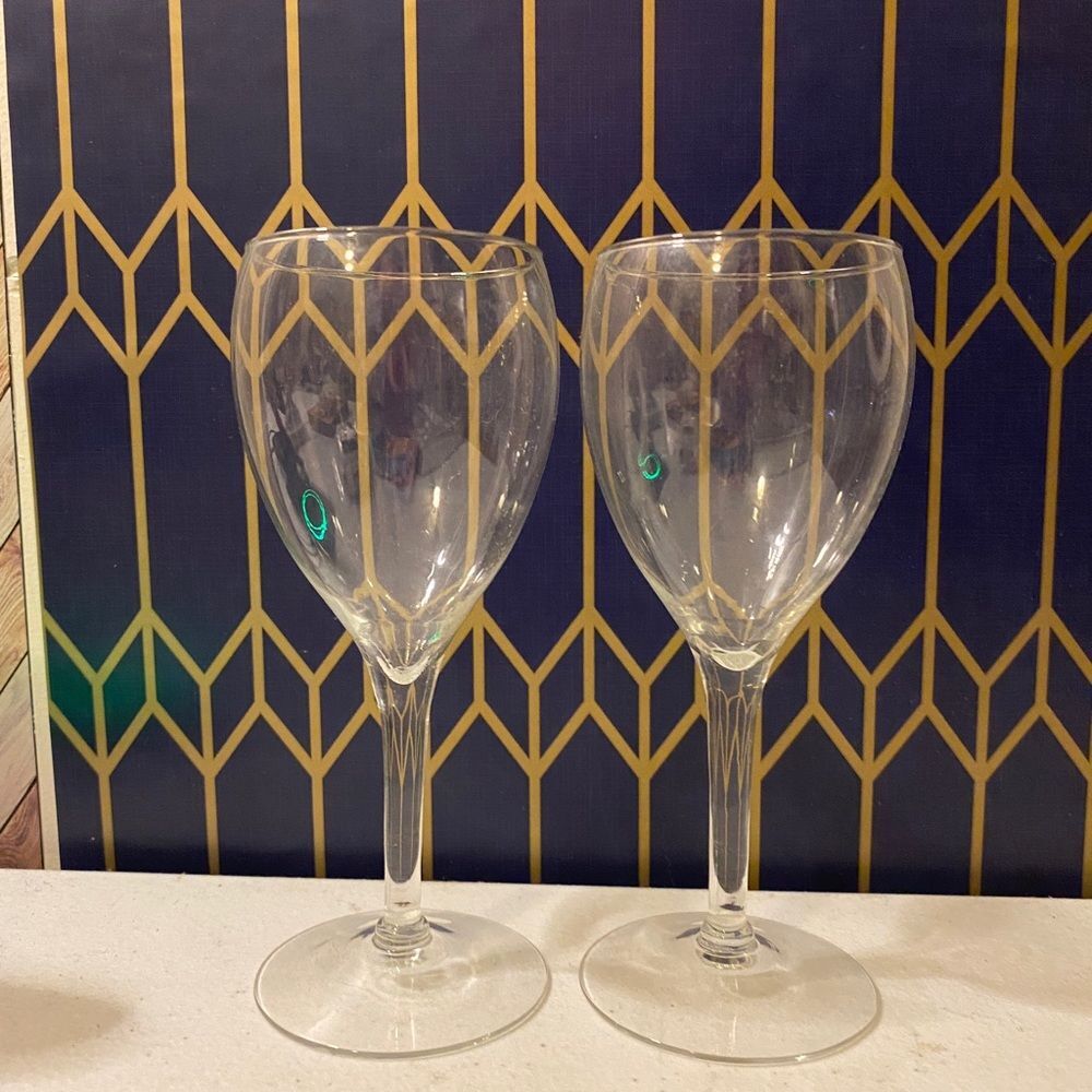 Small/Petite Vintage Clear Wine Glasses [Item 625]